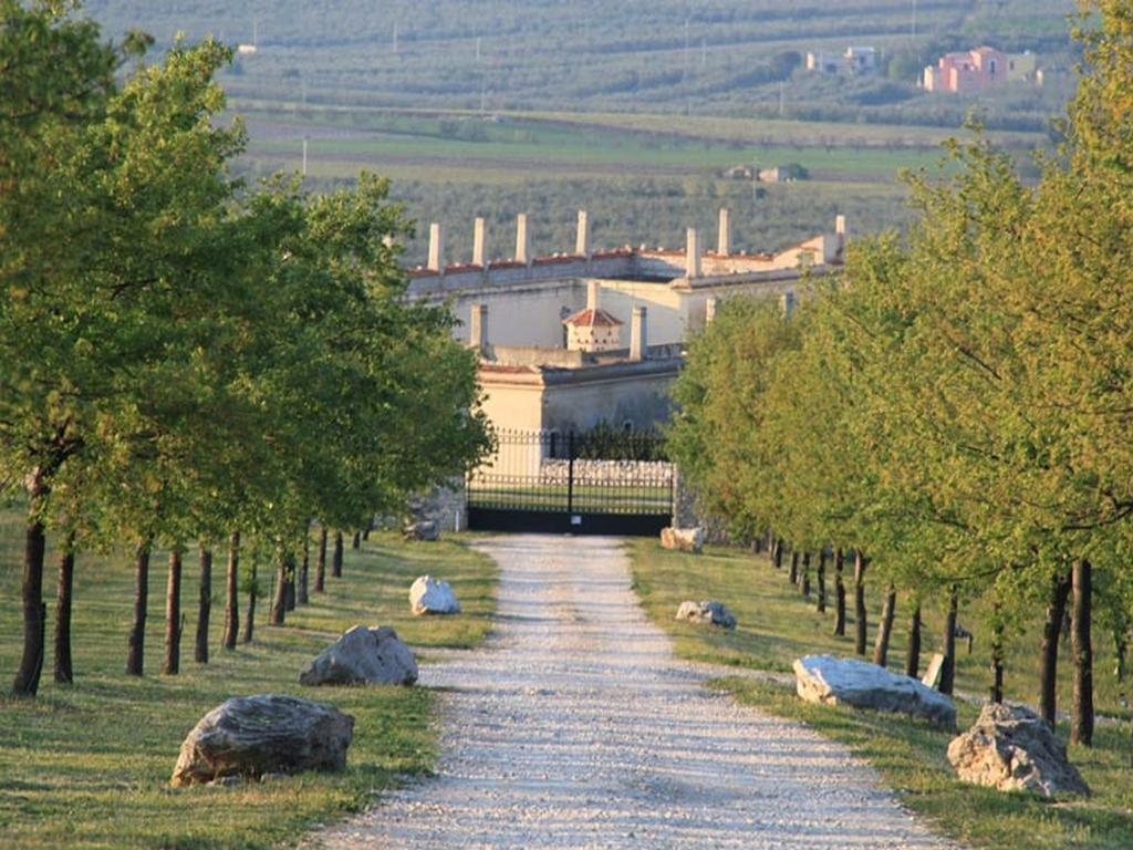 Lama Di Luna Biomasseria Villa Montegrosso Buitenkant foto